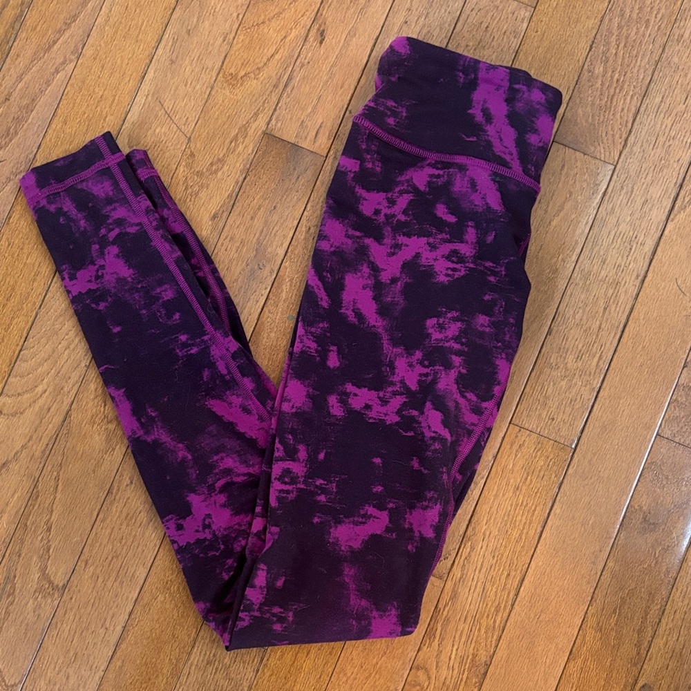 Lululemon Athletica Magenta and Black Patterned Leggings Size 4